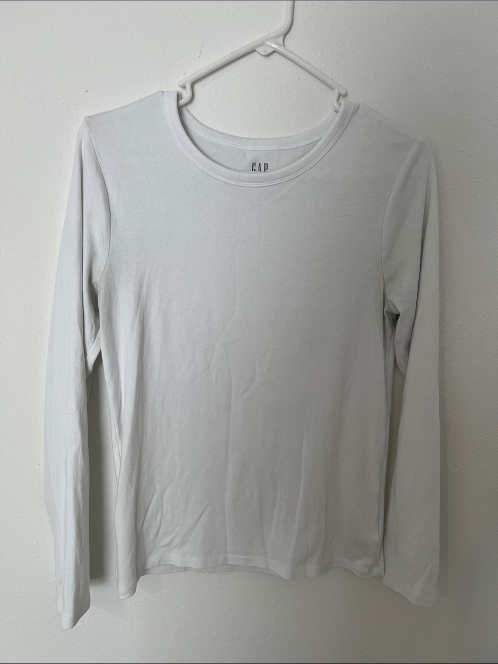 GAP Women’s Modern T Long-Sleeve Crewneck Top in White